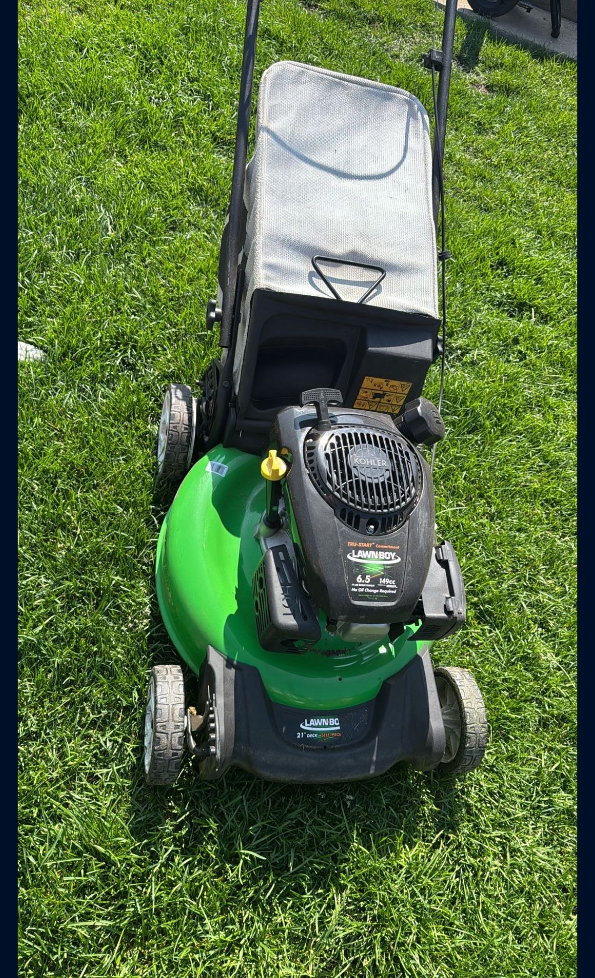 LAWN BOY PUSH BEHIND LAWN MOWER
