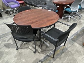 38" Round Table with (4) Chairs
