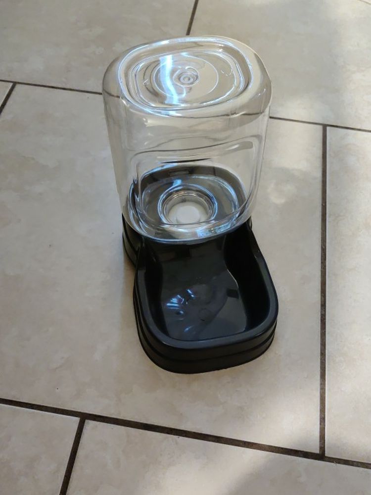 Gravity Water Feeder