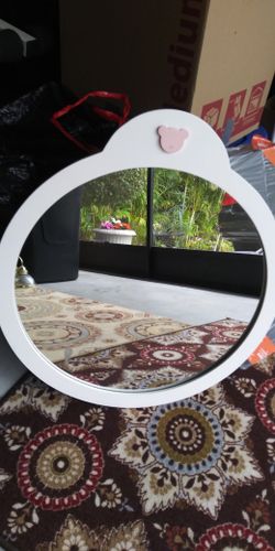 Mirror /yes Still Available Thats Why U See It