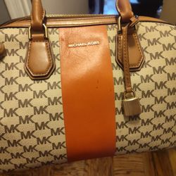 Micheal Kiors Satchel 