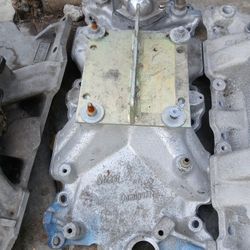 EDELBROCK ALUMINUM INTAKE FOR SB CHEVY!! 75$