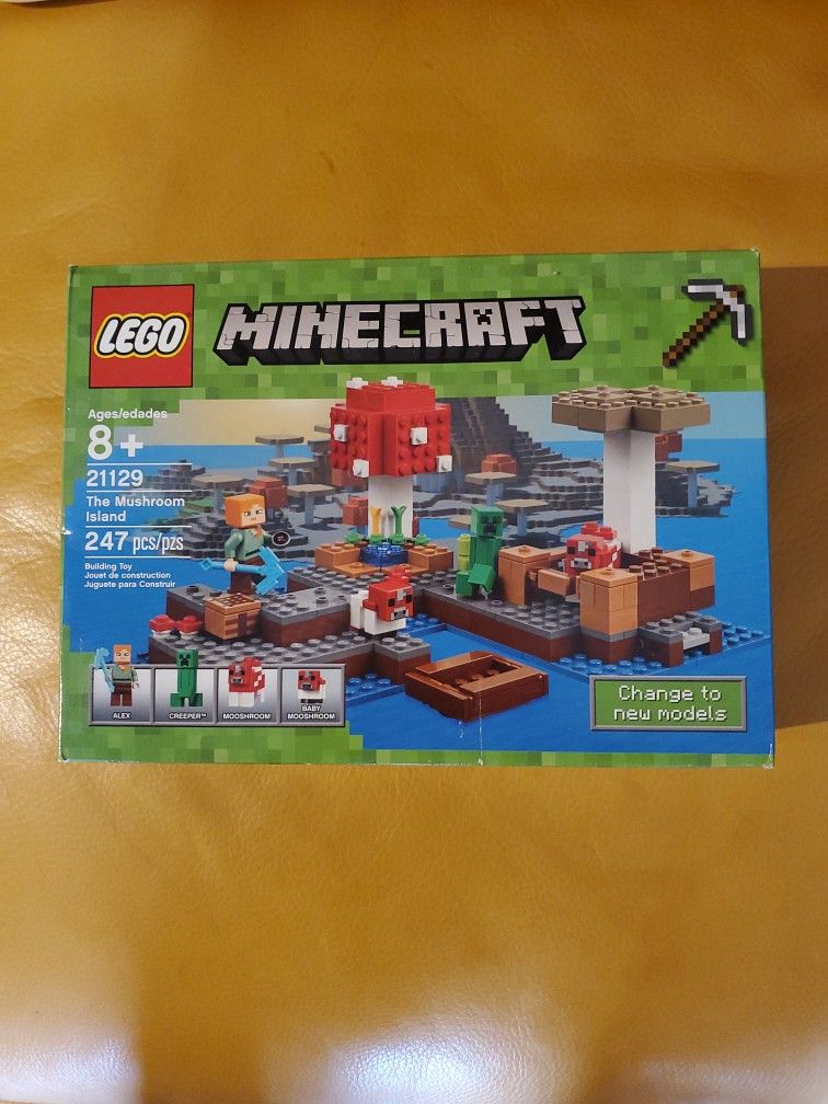 Discontinued Minecraft Lego Set Brand New In box 247 Pcs