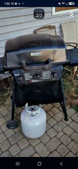 Preowned Functionally Grill (3 burners w/ELECTRIC STARTER & FULL PROPANE TANK,  FIRM..