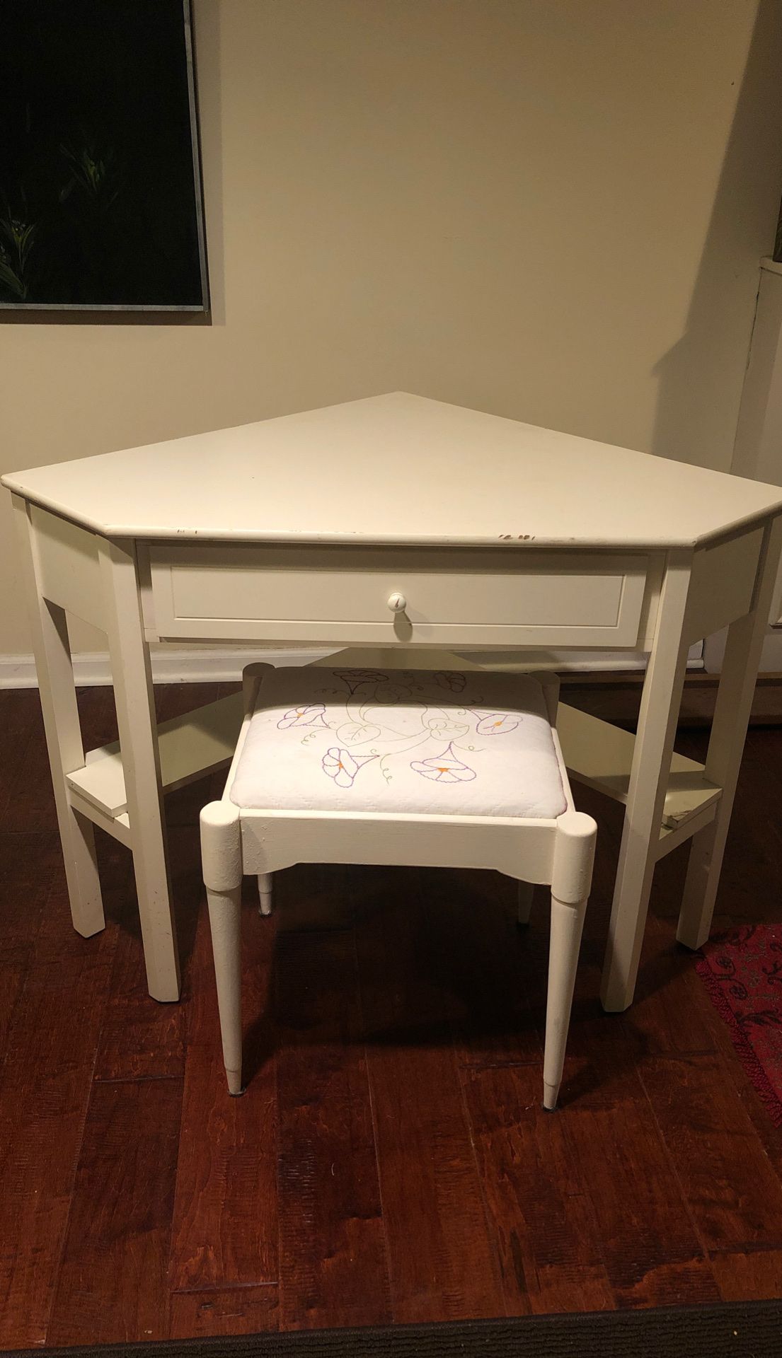 White corner table