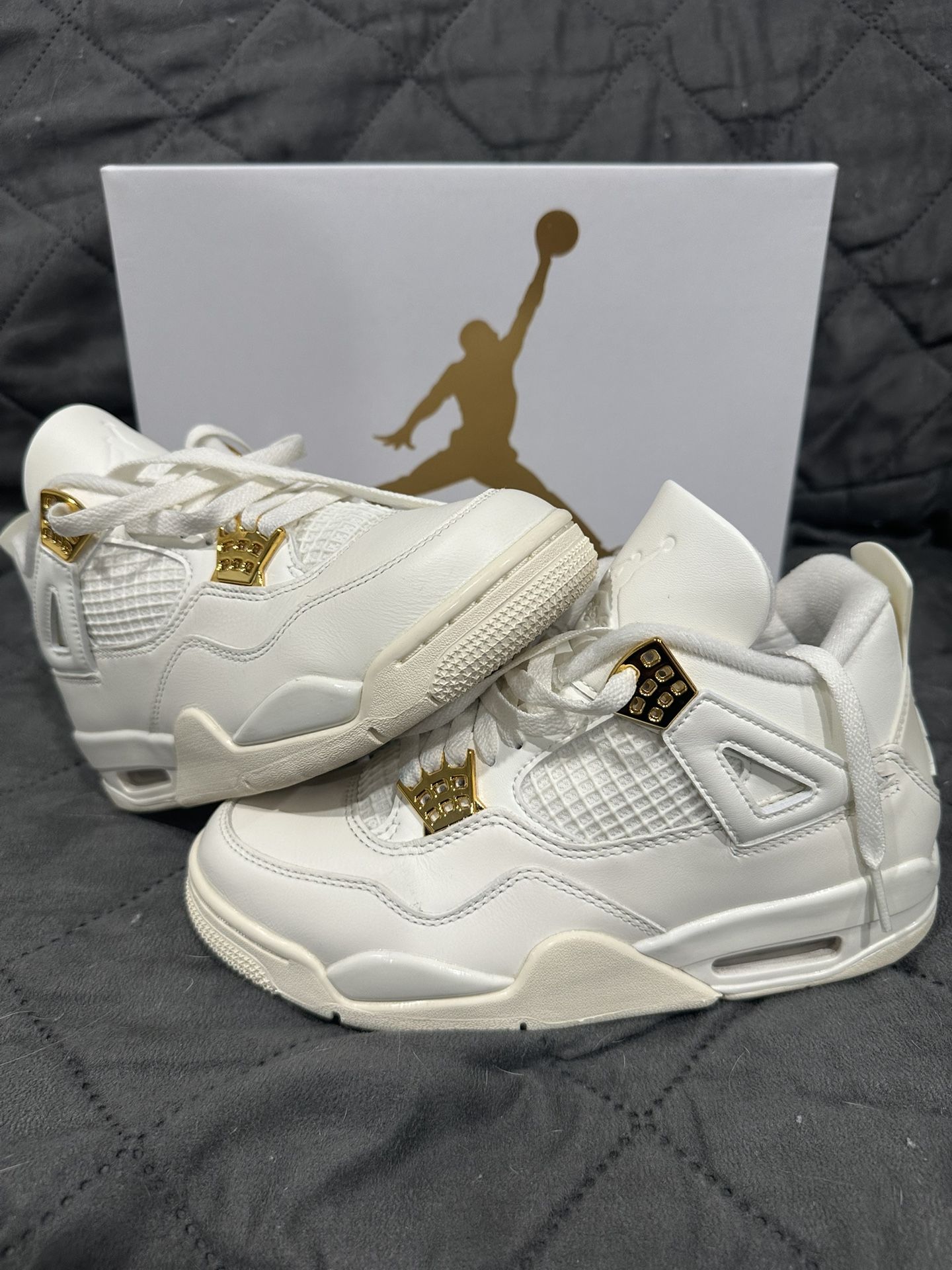 Semi New Women’s Size 6 Air Jordan 4 Retro Shoes
