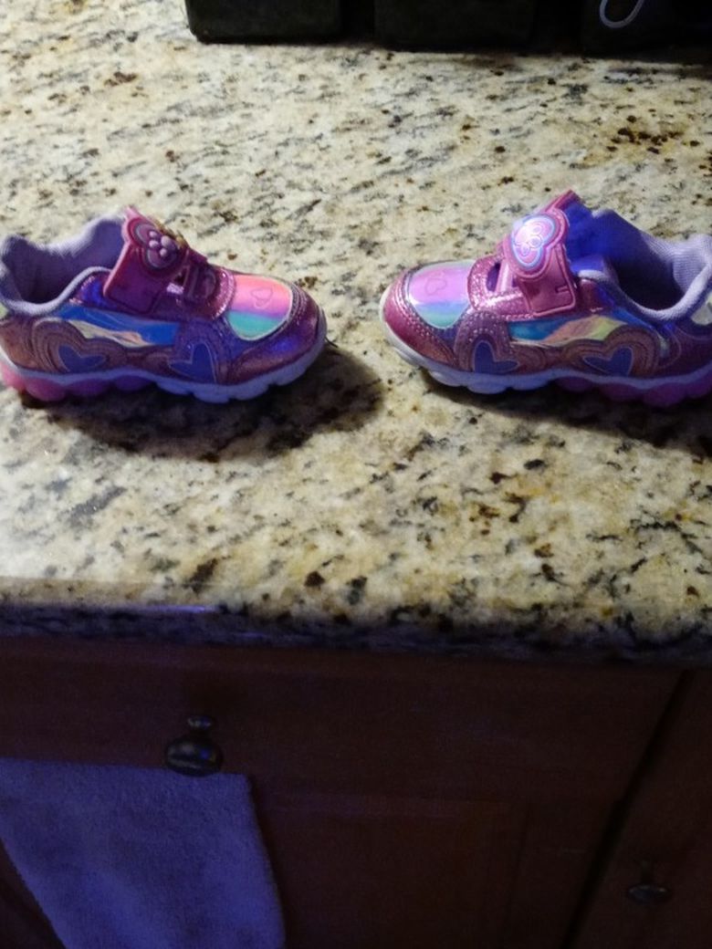 Size 7 Paw Patrol Light Up Toddler Shoes Great Nearly Used Condition