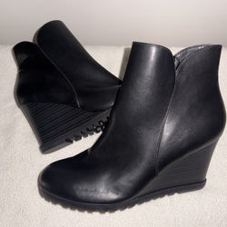 New UNISA Wedge Boots