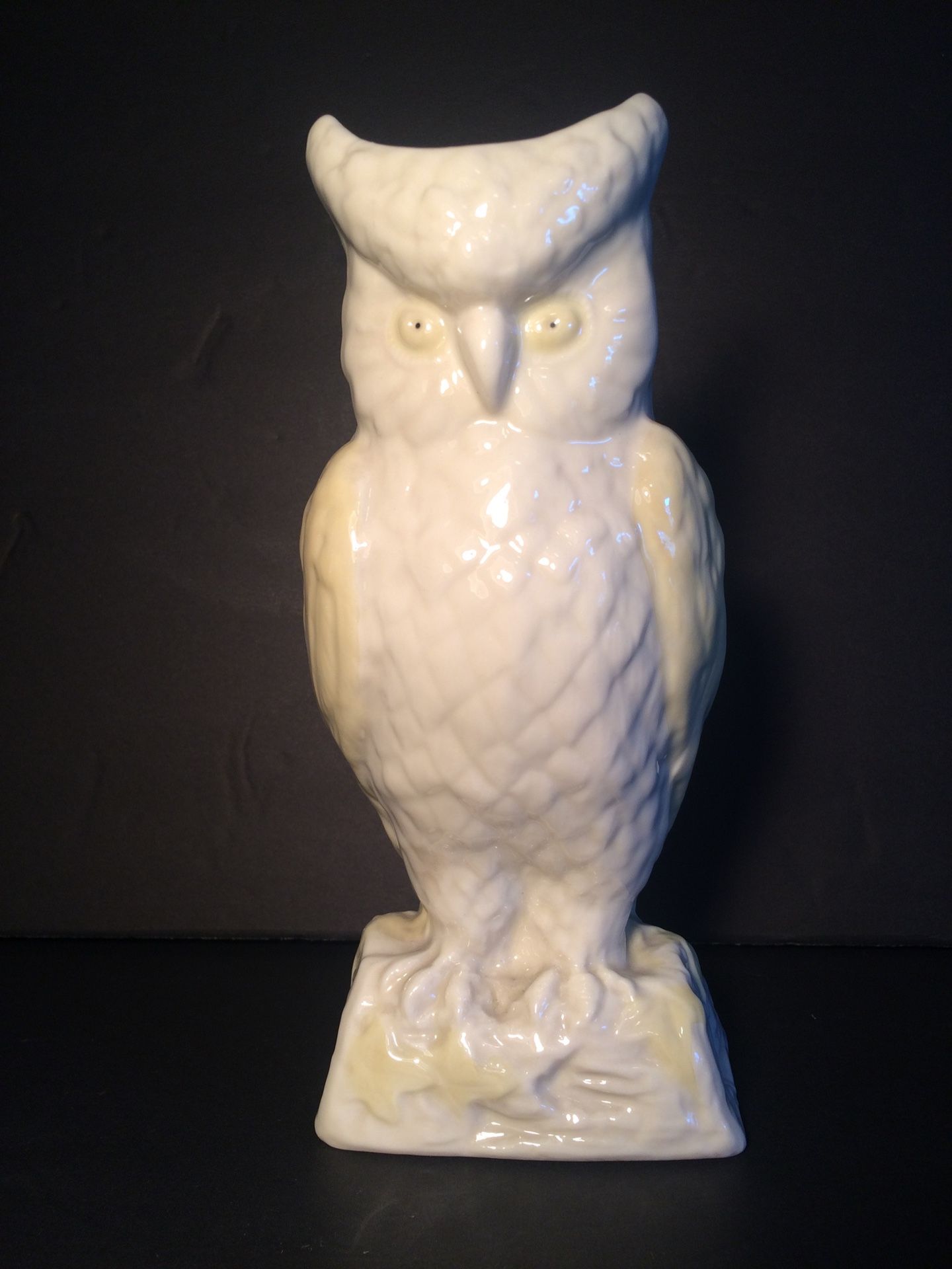 BELLEEK Antique China Ireland China Cream/Yellow Figurine/Sculpture Vase (Height: 8-1/4”)