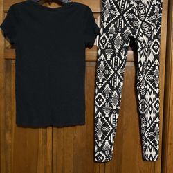Victoria’s secret’s pink brand women’s xs leggings, black tshirt