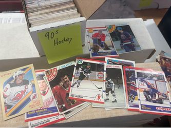 200 hockey cards, mostly early 1990s