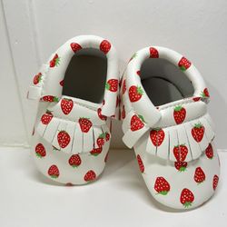 Baby moccasins - - Size 0-6m strawberries