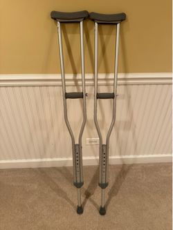 Henry Schein Adjustable Crutches 5’2”-5’10”