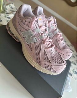New Balance 1906R Pink Sneakers