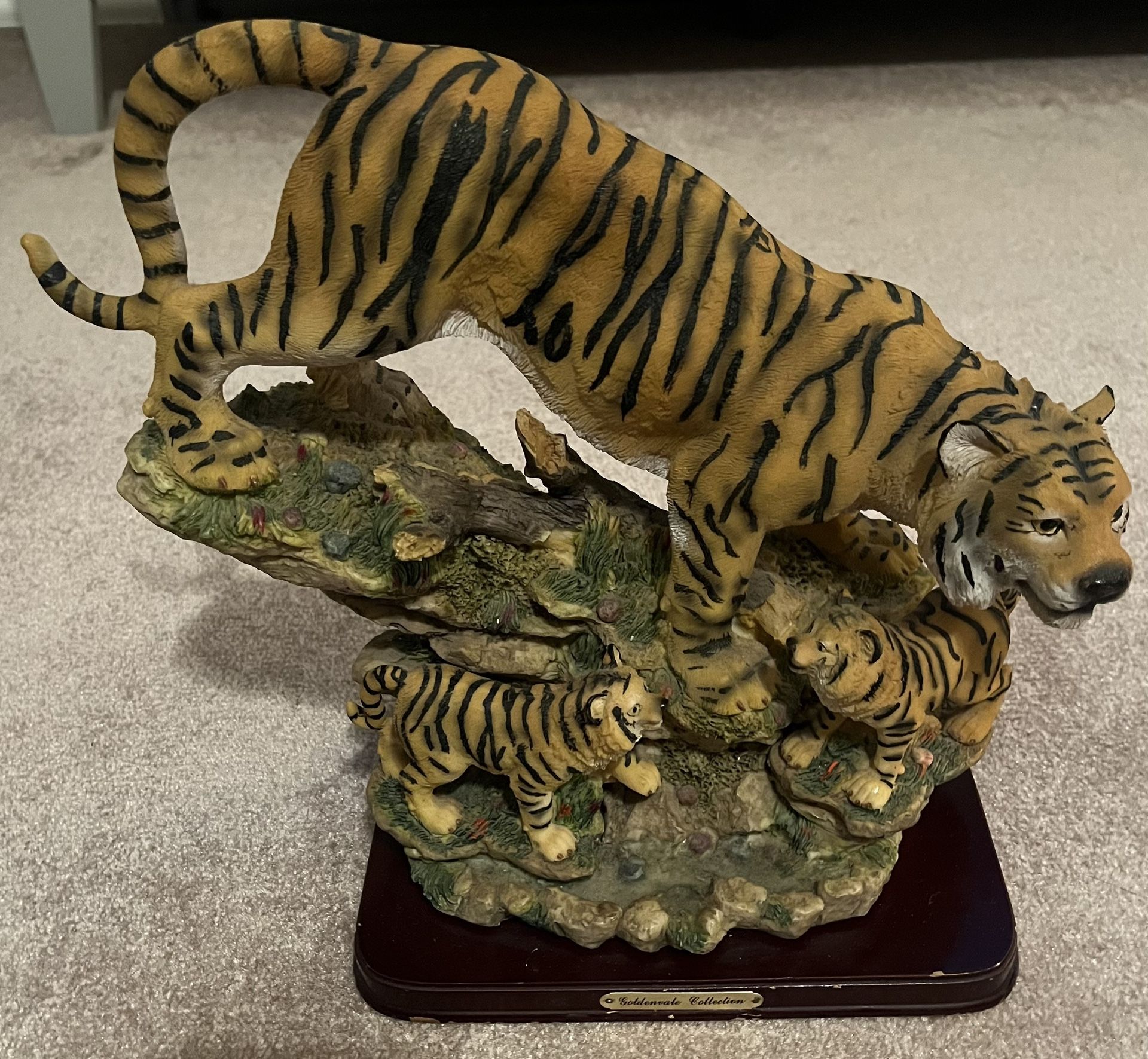 Goldenvale Collection Mother Tiger & Baby Cubs Statue