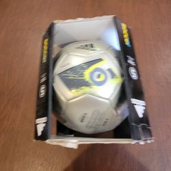 adidas Performance Euro 16 Glider soccer ball silver gray size 5 New, 
with original package. Please see the photos.
UPC 35.
Weight 1lb 5oz 