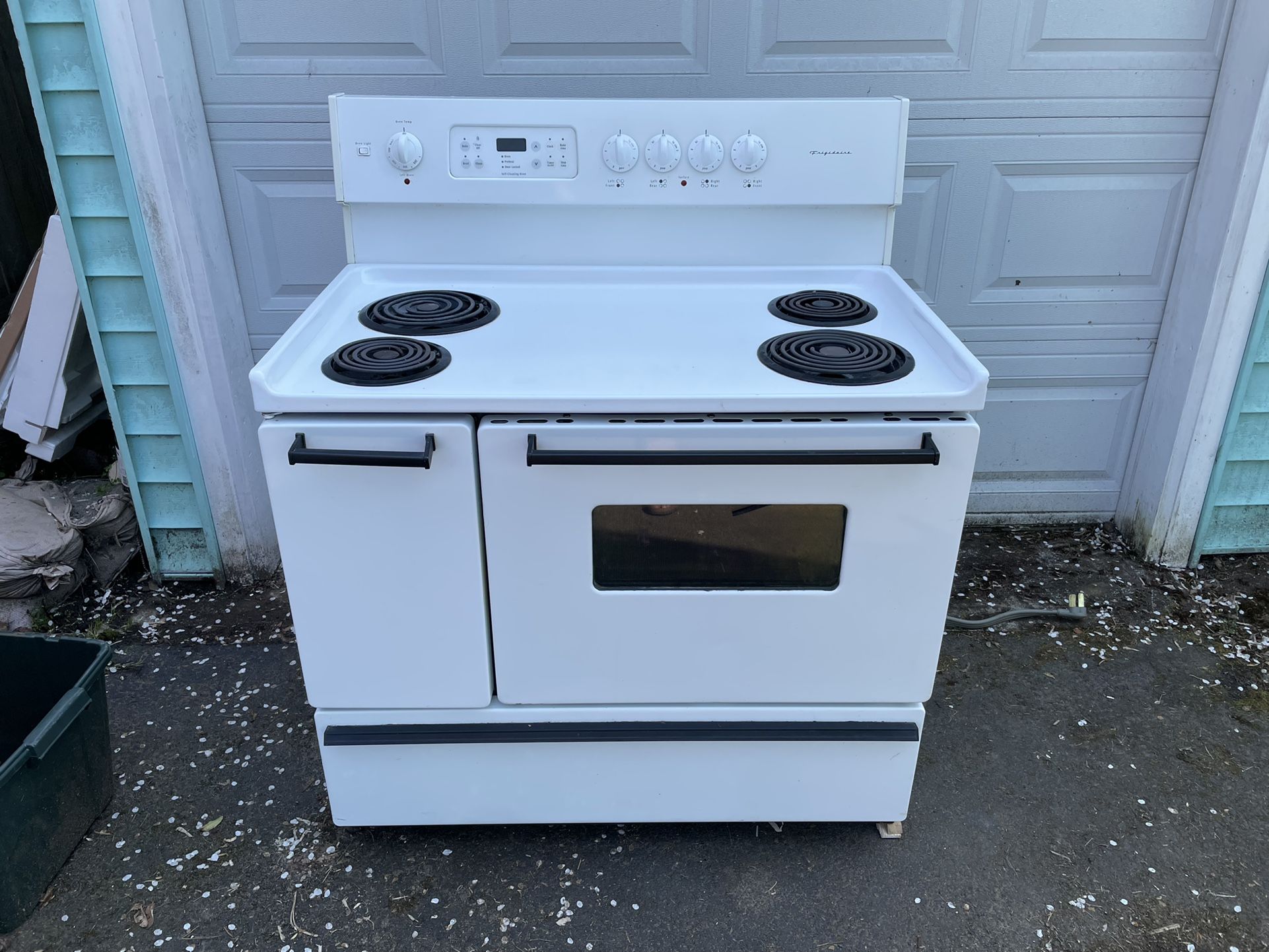 40” Frigidaire Electric Range