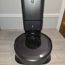 Like New iRobot Roomba i7+ (7550) Robot Vacuum with Automatic Dirt Disposal - Empties Itself ,Works with Alex