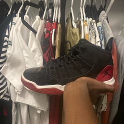Jordan 11 Red