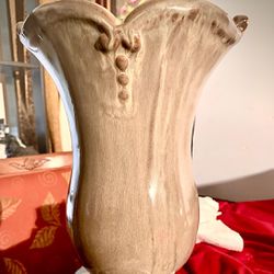 Beautiful ceramic vase H10.5xW7xD5 inch Lbs 2.4