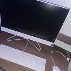 Hp Desktop computer w Webcam disc drive mouse and keyboard