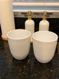 2 White Planters