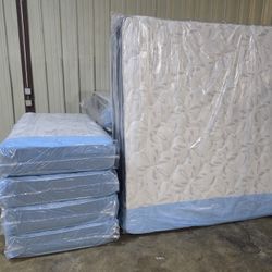 Huge Deals Twin Mattress 99 Full 159 Queen Bed 179 King 229 California King 229 Frame 69 XL Twin Mattresses Se Habla Espanol Same Day Delivery 