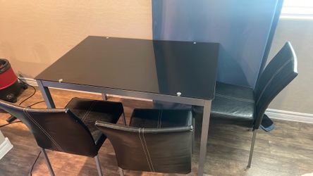 Glass dining table with 3 chairs + accessories