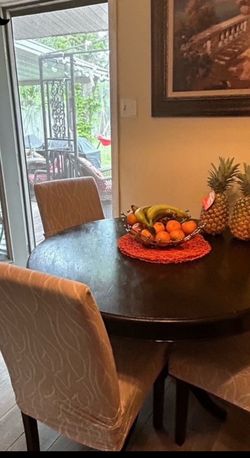 Dinning room table and 4 chairs