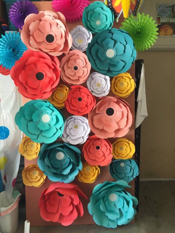 Large paper flowers for backdrop etc...
