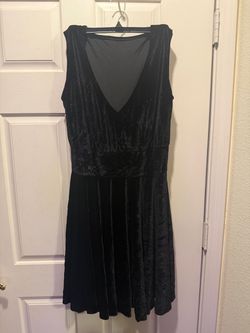 Sleeveless velvet dress