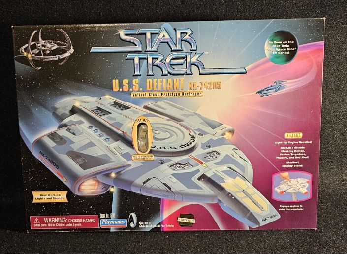 Vintage Playmates 1997 Star Trek DS9 USS Defiant Destroyer