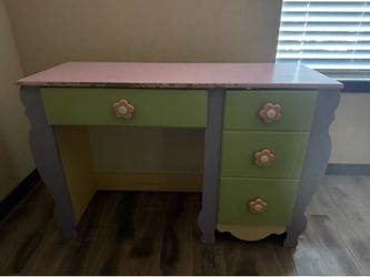 Kids desk