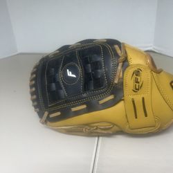 This Franklin Field Master 22602L glove is perfect for any baseball player, regardless of position or handedness. Used in good condition with normal c