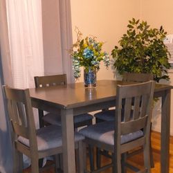 Pub Table/ 4 Chairs 3 Ft X 4 Ft Tabletop 3 Ft Tall