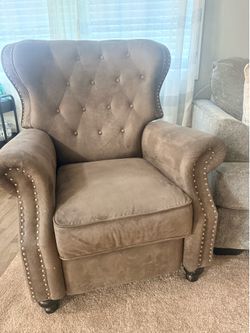 Tufted Taupe Manual Recliner Chair – Like New