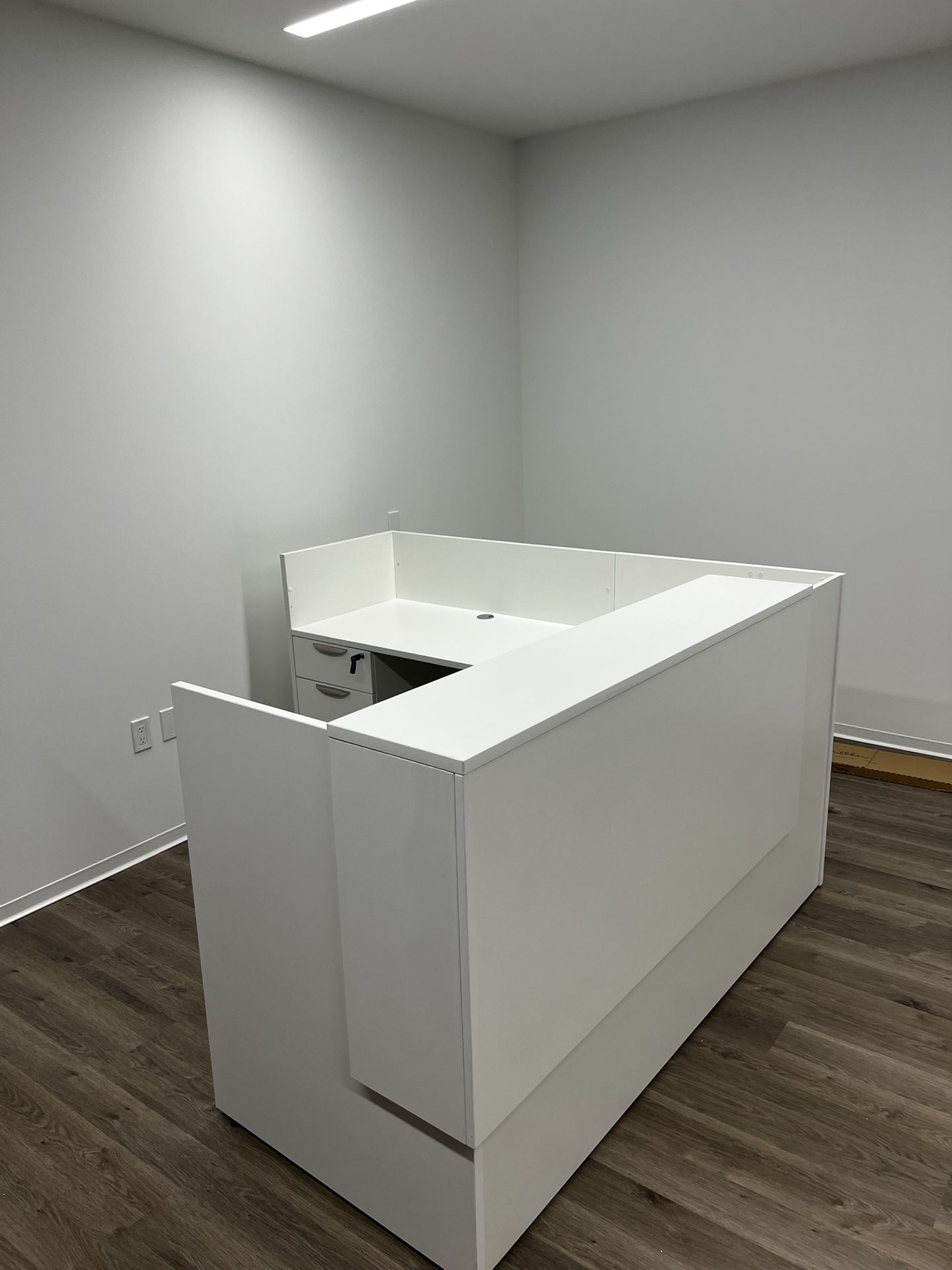 Used White Reception Furniture
