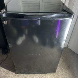 GE Mini Fridge 