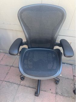 Herman Miller Aeron Chair Size B