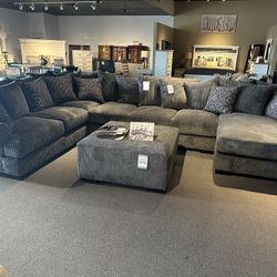 4PC Oversized Chaise Sectional. Unbelievable Low Price 