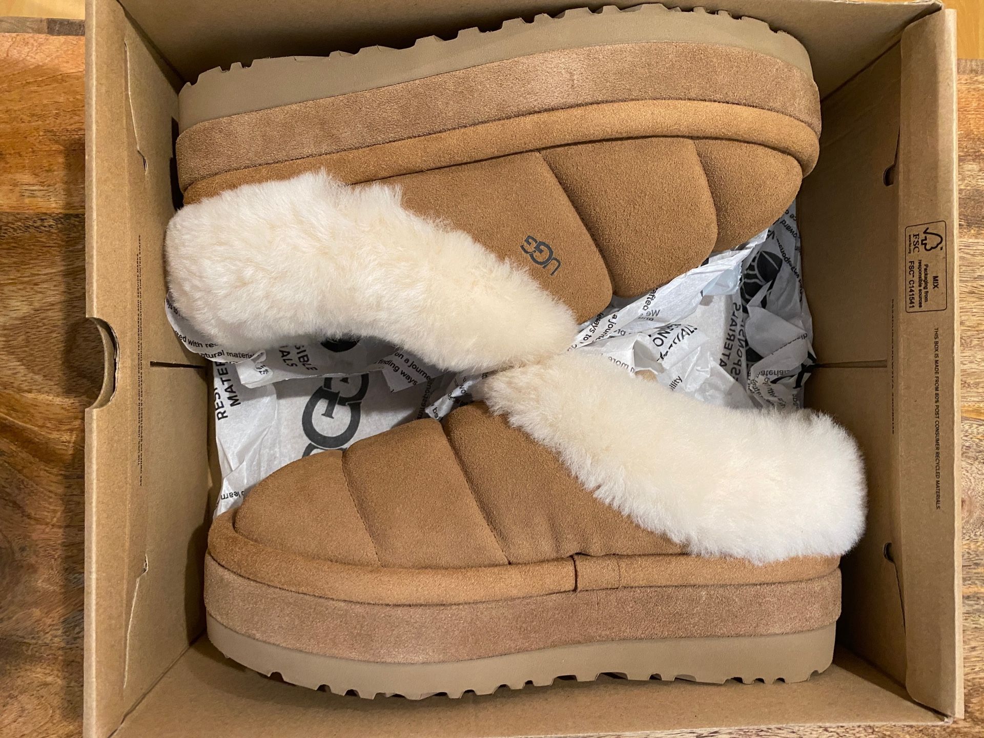 UGG TAZZLITA - New in Box Womens 9 US