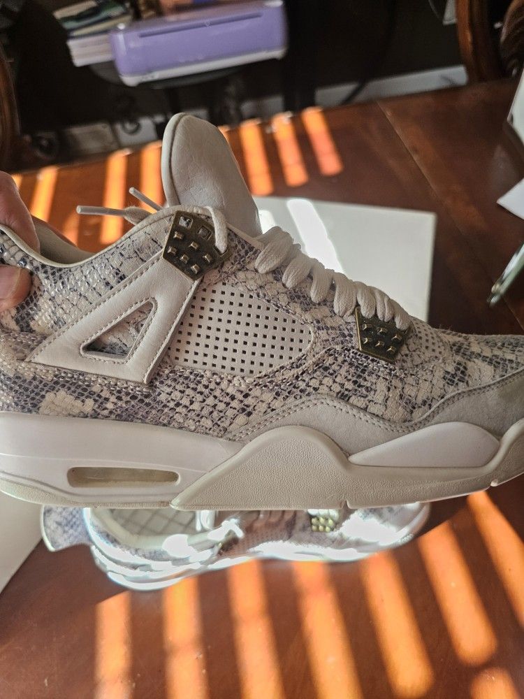 Jordan 4 Snakeskin Premium Size 11 Comes With The Bag,Leather Shoestrings In Original Nike Bag And The Original Box..VNDS