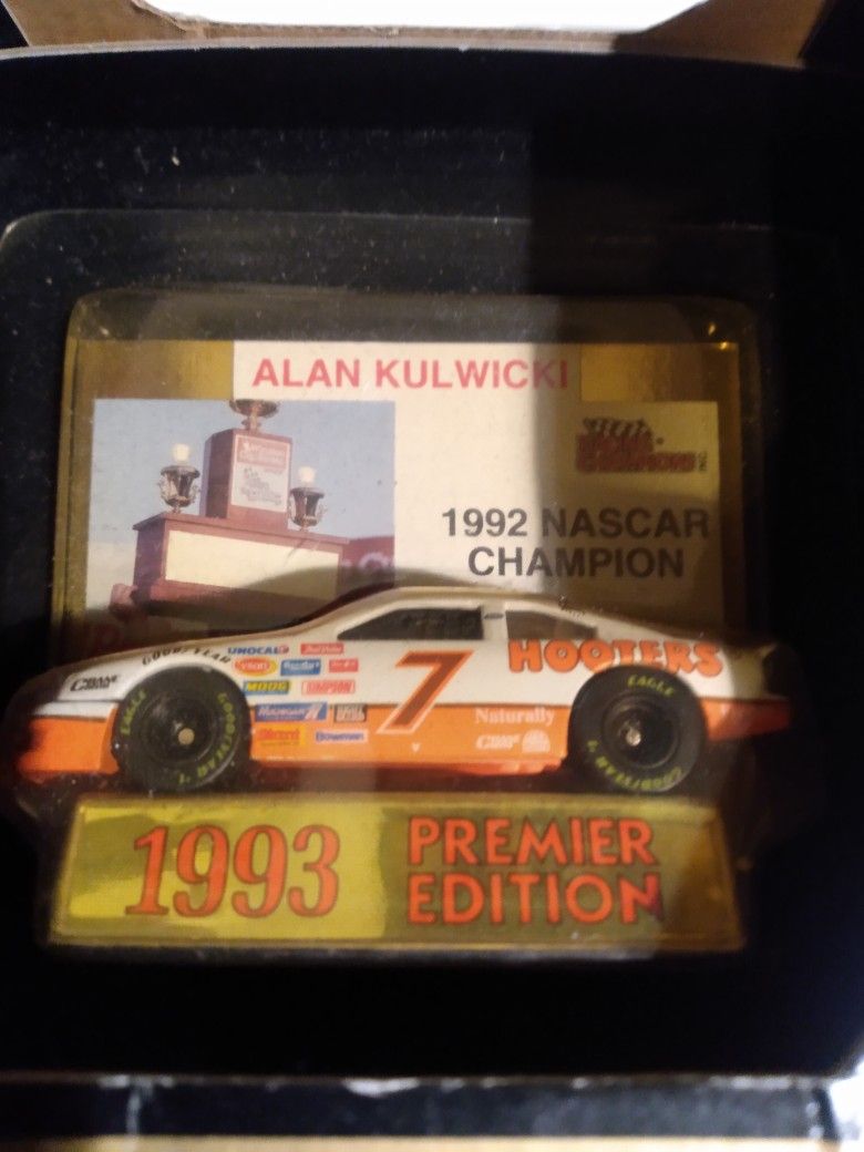 New Vintage Alan Kulwicki NASCAR 164th Scale