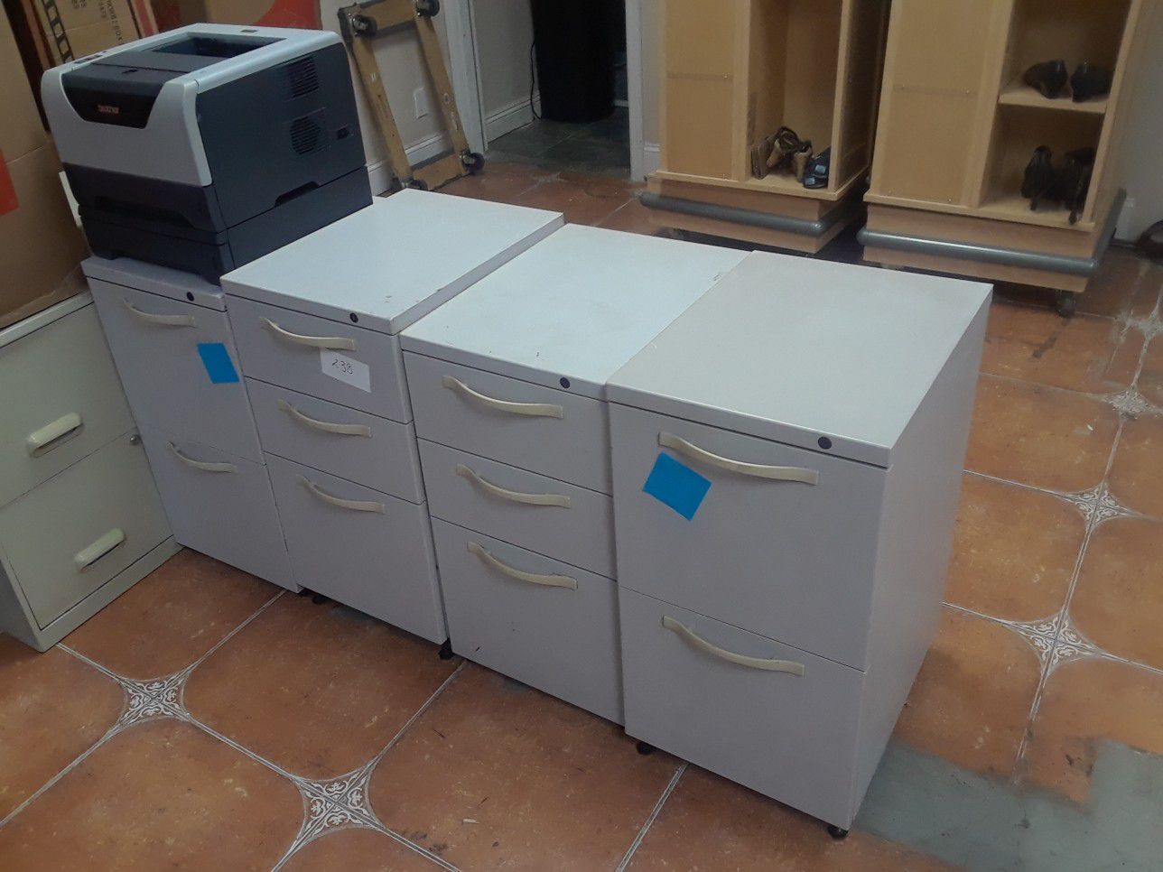 Heavy duty lateral file cabinet