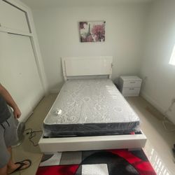 Glossy White Queen Bed