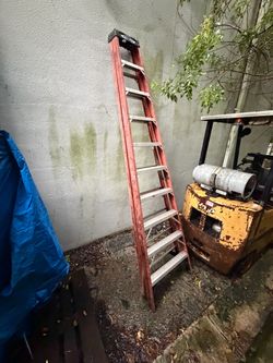 Fiberglass ladder