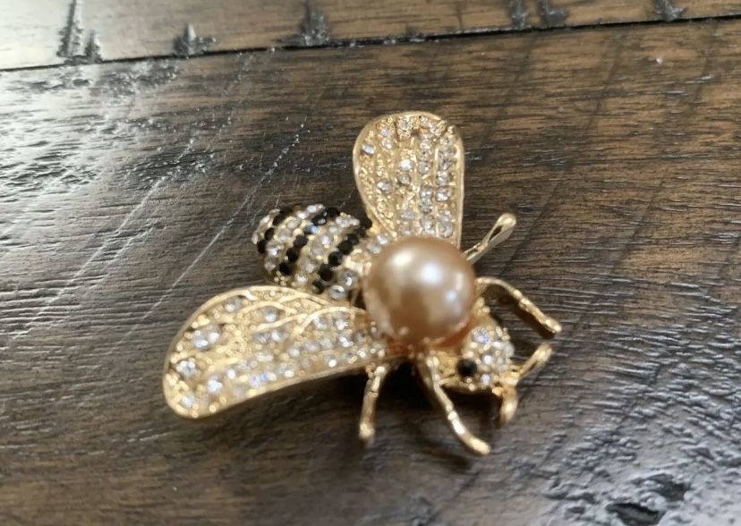 Brooch Pin Bee Pearl