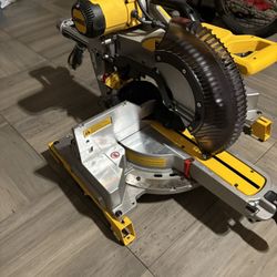 DeWALT® DWS780 12" Double Bevel Sliding Compound Miter Saw, 3800 RPM