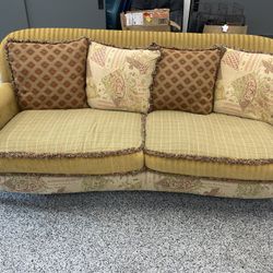 Cute Underhills Sofa