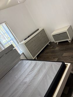 Queen size bed set